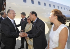 Arriving in Los Angeles, Mawlana Hazar Imam is greeted by President Bashir Sumar of the Ismaili Council for Australia &amp; New Zealand. 