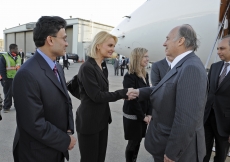 Mawlana Hazar Imam is greeted by Ms. Eva Sieradzki, Director of International Relations and Protocol at the office of the Governor of Illinois. The President of the Ismaili Council for the Midwestern USA looks on.  