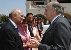 Leaders of the Jamat bid farewell to Mawlana Hazar Imam as he leaves California.  