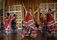 Youth from across the USA perform a medley of dances at the dinner hosted in honour of Mawlana Hazar Imam by the Jamati Institutions. 