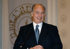 Mawlana Hazar Imam addressing the leaders of the USA Jamat at a dinner hosted by the Jamati Institutions.  