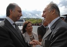 President Mahmoud Eboo of the Ismaili Council for USA and his wife Karima Eboo bid a final farewell to Mawlana Hazar Imam at the end of his eight day Golden Jubilee visit to the United States of America. 