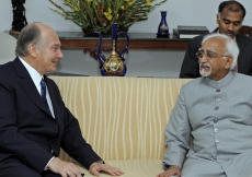 Mawlana Hazar Imam meets with the Honourable Vice President of India, Mr Mohammad Hamid Ansari.  