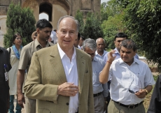 Mawlana Hazar Imam tours Nila Gumbad and Sundar Nursery, which hosts monuments that date back to the Mughal period. 