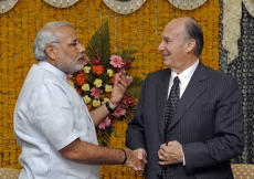 In Ahmedabad, Mawlana Hazar Imam is greeted by the Chief Minister of Gujarat, Mr Narendra Modi.  