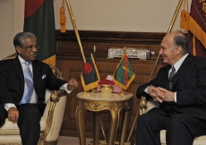 Mawlana Hazar Imam meets with the Honourable Chief Advisor of Bangladesh, Dr Fakhruddin Ahmed, in Dhaka.  