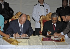 At the unveiling of the postage stamps commemorating the Golden Jubilee, Mawlana Hazar Imam and the Honourable Chief Adviser of Bangladesh sign first day covers. 