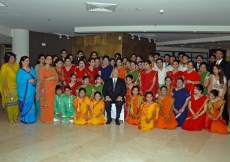 Following the Jamati institutional dinner, Mawlana Hazar Imam sits for a photograph with the performers. 