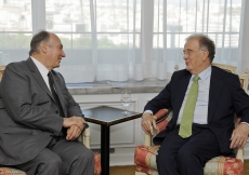 Mawlana Hazar Imam in a meeting with former President of Portugal, Jorge Sampaio, who is the current UN High Representative for the Alliance of Civilizations. 