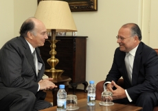 Mawlana Hazar Imam meets with the Minister of Justice, Alberto Costa, at the Portuguese Ministry of Justice. 