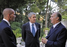 Mawlana Hazar Imam and Prince Rahim in conversation with Prime Minister José Sócrates.  