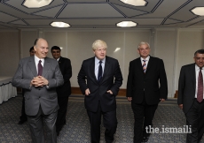 Mawlana Hazar Imam with Mayor of London Mayor Boris Johnson at the Ismaili Centre in London, 4 July 2008.