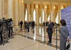 Following his meeting with the President of Kazakhstan, Mawlana Hazar Imam addresses the media gathered at the Presidential Palace. 