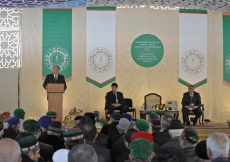 Mawlana Hazar Imam speaks at the foundation ceremony of the Ismaili Jamatkhana and Centre in Khorog, as the First Deputy Prime Minister and the Governor of Gorno-Badakhshan look on. 