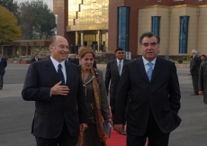 President Rahmon accompanies Mawlana Hazar Imam to his plane, as he prepares to depart Tajikistan. 