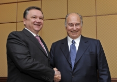 Mawlana Hazar Imam is greeted by the Prime Minister of the Kyrgyz Republic, His Excellency Igor Chudinov. 