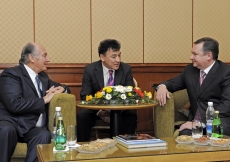 Mawlana Hazar Imam meets with Kyrgyz Prime Minister Igor Chudinov. Later, the Prime Minister hosted Hazar Imam at dinner. 