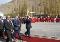 Accompanied by the Governor of Gorno-Badakhshan and Jamati leaders, Mawlana Hazar Imam waves goodbye to members of the Jamat, as he prepares to depart Khorog. 