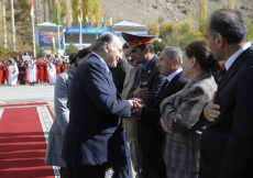 Mawlana Hazar Imam bids farewell to Khorog’s leaders, as he prepares to depart the city.  