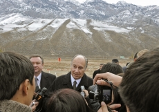 With the Tian Shan mountains visible behind him, Mawlana Hazar Imam addresses members of the press in Naryn.  