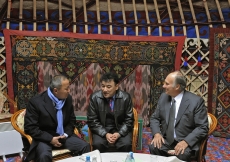 Mawlana Hazar Imam and the Mayor of Bishkek, Nariman Tuleyev, meet in a yurt. 