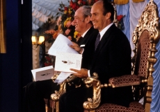 Mawlana Hazar Imam presided over the inauguration of the Ismaili Centre site at Cromwell Road, while Lord Soames performed the ceremony of foundation.