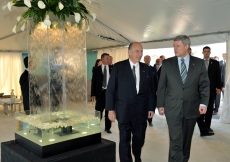 Arriving at the Wynford Drive site for the Foundation Ceremony, Mawlana Hazar Imam and Prime Minister Stephen Harper walk through the Welcome Tent.