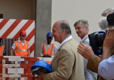 Mawlana Hazar Imam, accompanied by Project Director Glenn Gaydar from Sithe Global, visits the turbine station of the Bujagali Hydroelectric dam.