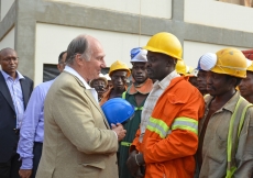 Mawlana Hazar Imam speaks with the turbine station workers at the Bujagali Hydroelectric dam.