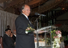 Mawlana Hazar Imam addresses those gathered for the Kenya Jamati Institutional Dinner.