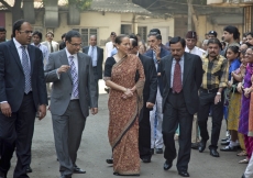 Accompanied by the Chairman of AKHS, India and members of the Prince Aly Khan Hospital management team, Princess Zahra tours the Aga Hall Estate — the grounds on which the hospital stands.