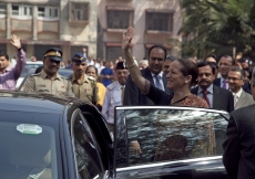 Princess Zahra waves goodbye to the Jamat before departing Prince Aly Khan Hospital.