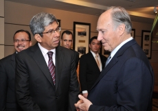 Mawlana Hazar Imam with Singapore&amp;rsquo;s Minister for Information, Communications and the Arts, Yaacob Ibrahim.