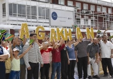 Members of the Jamat wishing Mawlana Hazar Imam &amp;ldquo;Karibu&amp;rdquo; (welcome) Aga Khan.