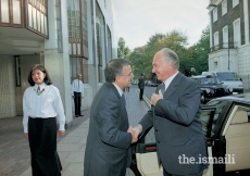 Mawlana Hazar Imam arriving at the Ismaili Centre for the international Colloquium, “Word of God, Art of Man”, held during the 25th Anniversary of the IIS. London, 19 October 2003