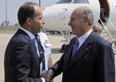 Mawlana Hazar Imam is received by Minister Pedro Mota Soares upon his arrival in Lisbon.