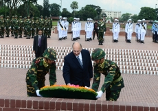 Mawlana Hazar Imam pays tribute to freedom fighters at the National Memorial for Martyrs in Savar, Bangladesh.