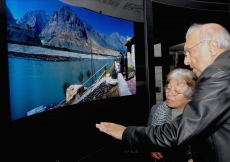 Visitors to RAYS OF LIGHT learnt about the Ismaili Imamat as the exhibition travelled across Canada.