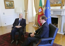 Mawlana Hazar Imam meets with Portuguese Prime Minister Pedro Passos Coelho at the Prime Minister&amp;rsquo;s residence.