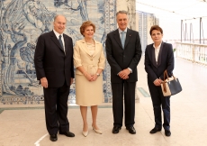 2013 North-South Prize laureates Mawlana Hazar Imam and Suzanne Jabbour together with Portuguese President Aníbal Cavaco Silva and First Lady Maria Cavaco Silva following the award ceremony.