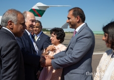 Mawlana Hazar Imam is welcomed to the UK by Mukhisaheb, Mukhianisaheba, Kamadiasaheb, and Kamadianisaheba of London Darkhana.