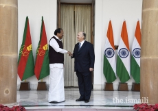 Vice President of India Shri M. Venkaiah Naidu receives Mawlana Hazar Imam at the Hyderabad House in New Delhi.