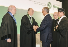 Mawlana Hazar Imam is congratulated by the President of Portugal and the leaders of Universidade NOVA de Lisboa after receiving an honorary doctorate. AKDN / Antonio Pedrosa