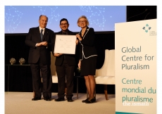 Thadeu Luz receives an Honourable Mention on behalf of Hand Talk, a Brazilian social enterprise that creates technology to offer automatic translation from spoken language into Brazilian sign language.