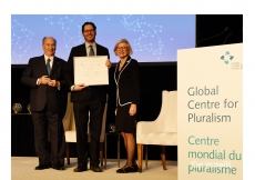 David Lubell, founder of Welcoming America, receives an Honourable Mention of the Global Pluralism Award, for helping immigrants to the United States become active members in their new society.