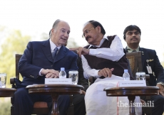 Mawlana Hazar Imam in conversation with Honourable Vice President Shri M. Venkaiah Naidu at the inauguration ceremony of Sunder Nursery.