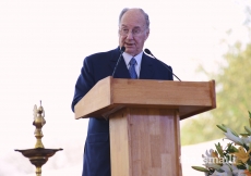 Mawlana Hazar Imam addresses the audience gathered for the inauguration of the Sunder Nursery, part of the Nizamuddin Urban Renewal Initiative.