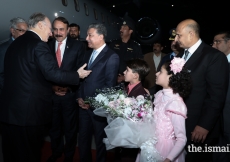 Mawlana Hazar Imam in conversation with Pakistan’s Minister of Foreign Affairs Khawaja Asif, State Minister for Capital Administration & Development Tariq Fazal Chaudhry and Mayor of Islamabad Sheikh Ansar Aziz 