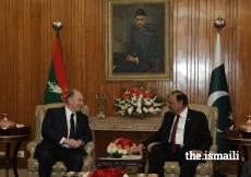 Mawlana Hazar Imam and President Mamnoon Hussain discussing matters of mutual interest during their meeting