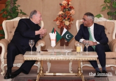 Mawlana Hazar Imam in conversation with Muhammad Zubair, Governor of Sindh upon his arrival in Karachi 